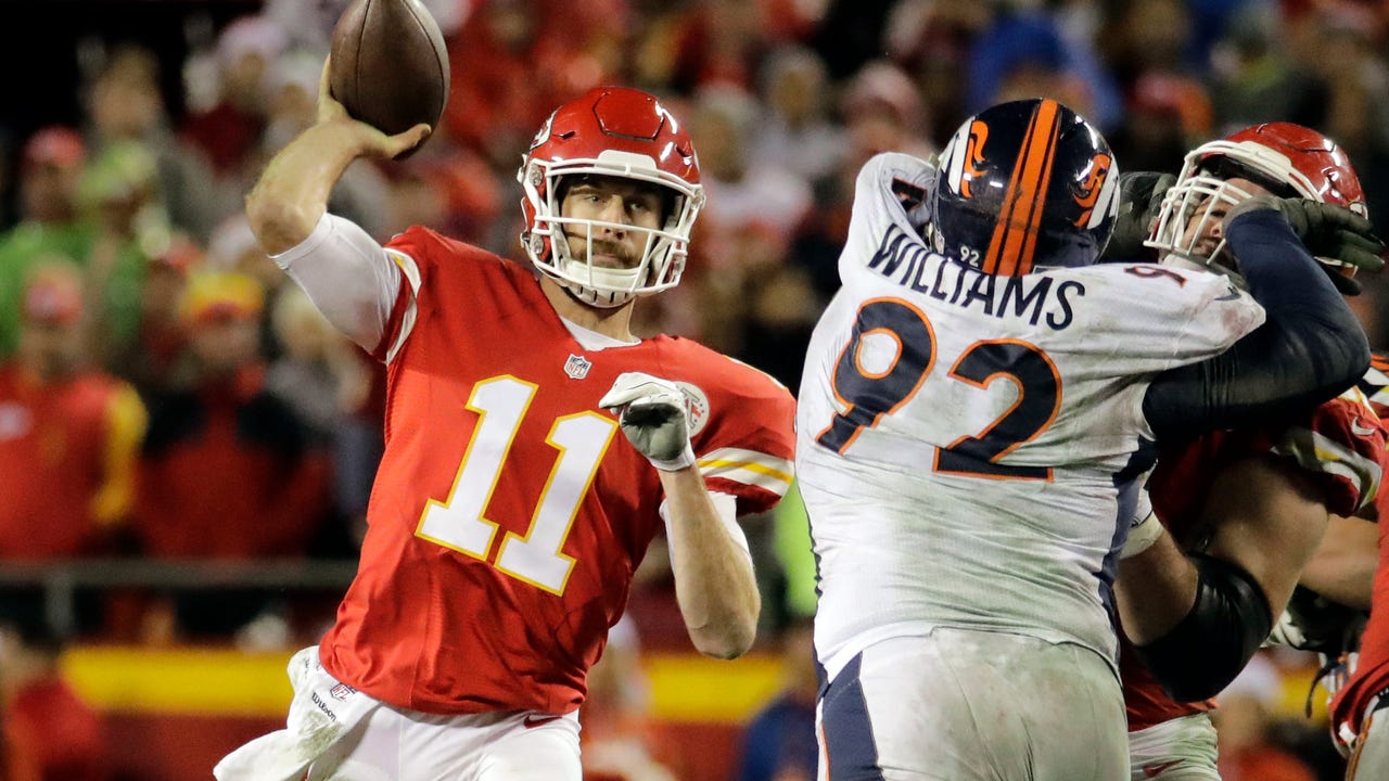Chiefs' Smith keeps winning but can't shake debate about his ability